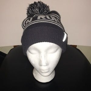 Apana RUN Pom Pom Winter Hat Gray and White EUC